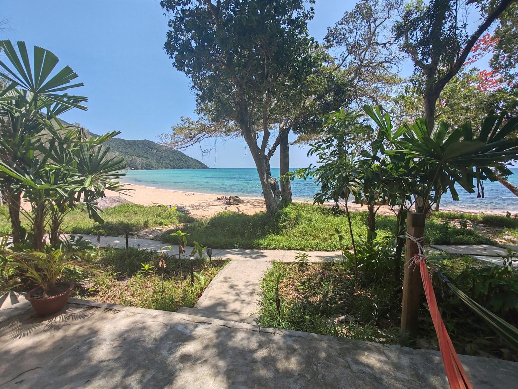 Kamaku Bungalows ロンサレム島 部屋 写真