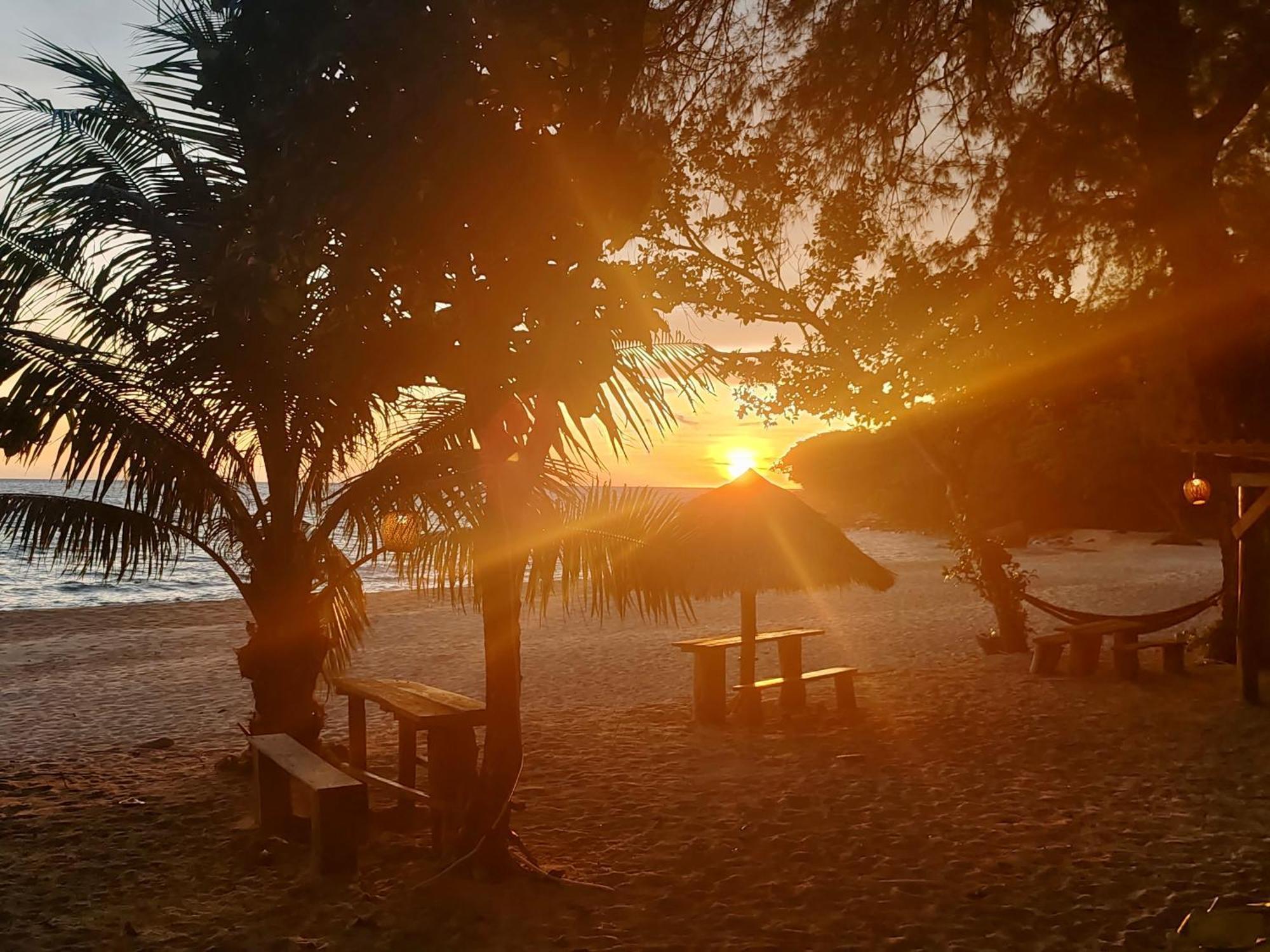 Kamaku Bungalows ロンサレム島 エクステリア 写真