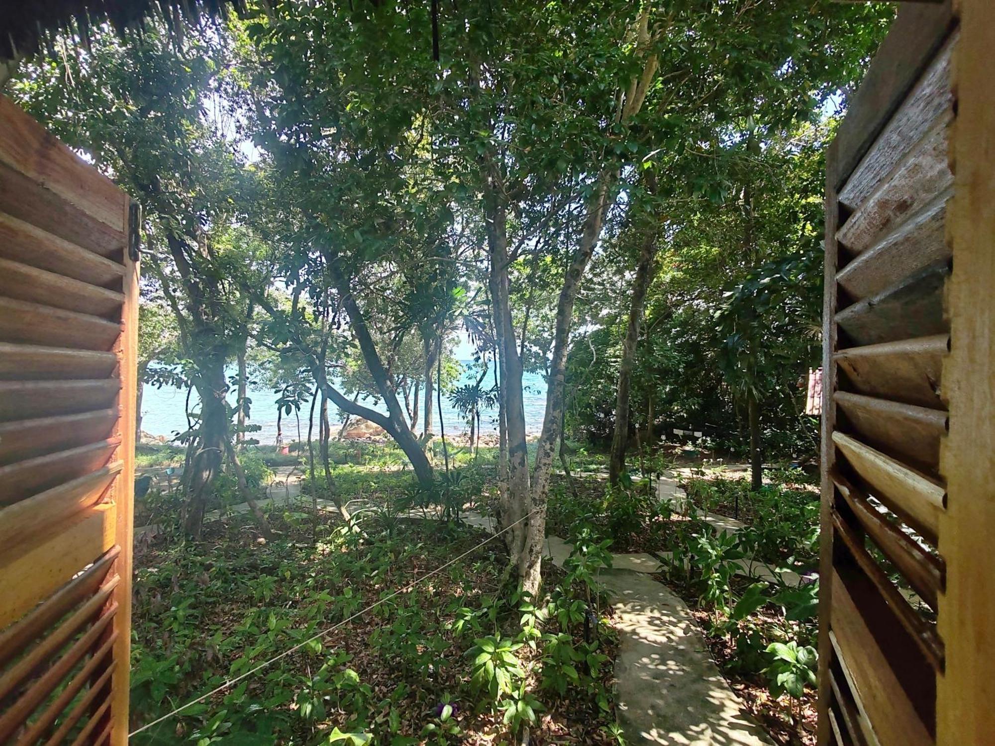Kamaku Bungalows ロンサレム島 部屋 写真