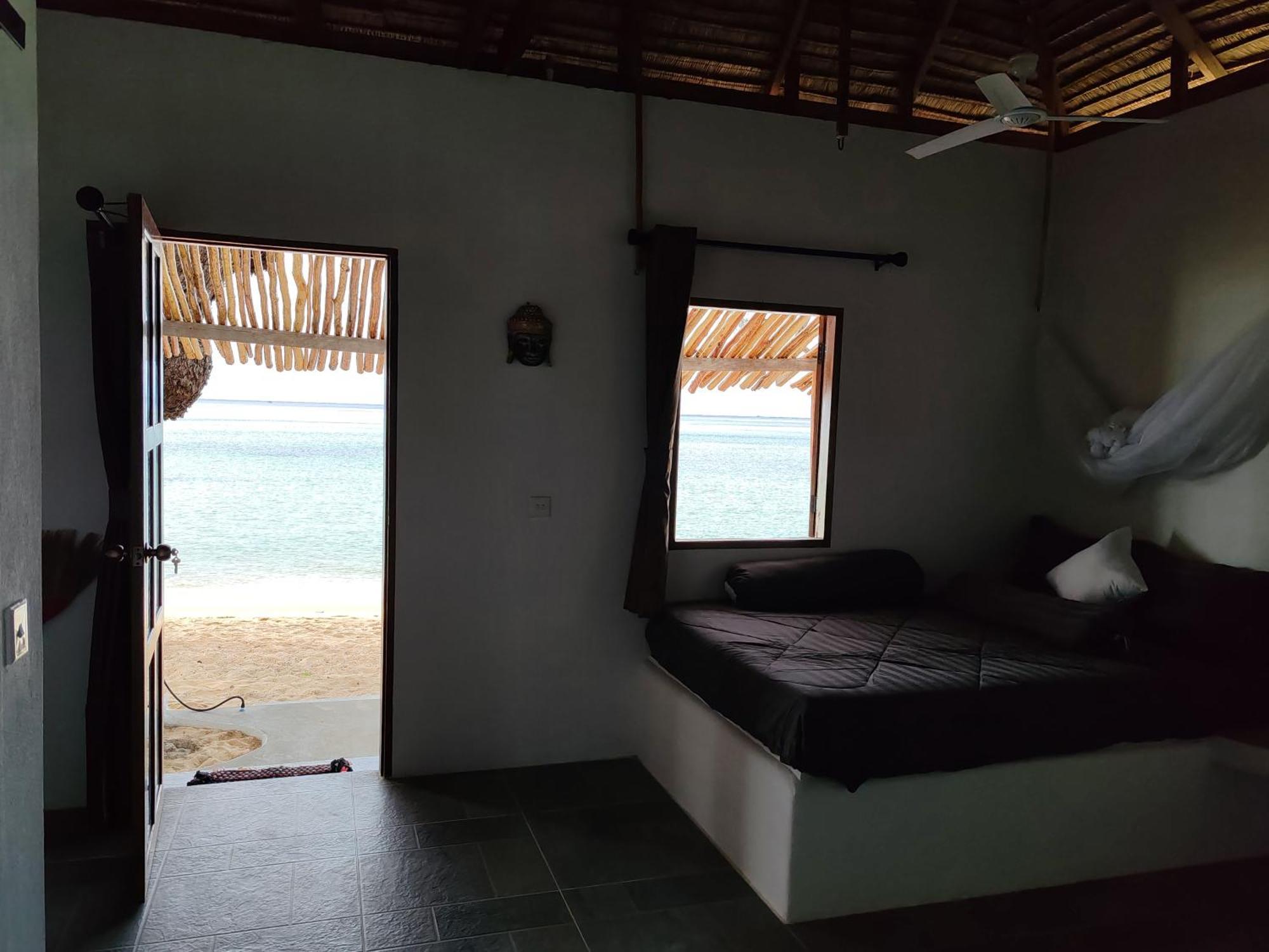 Kamaku Bungalows ロンサレム島 部屋 写真