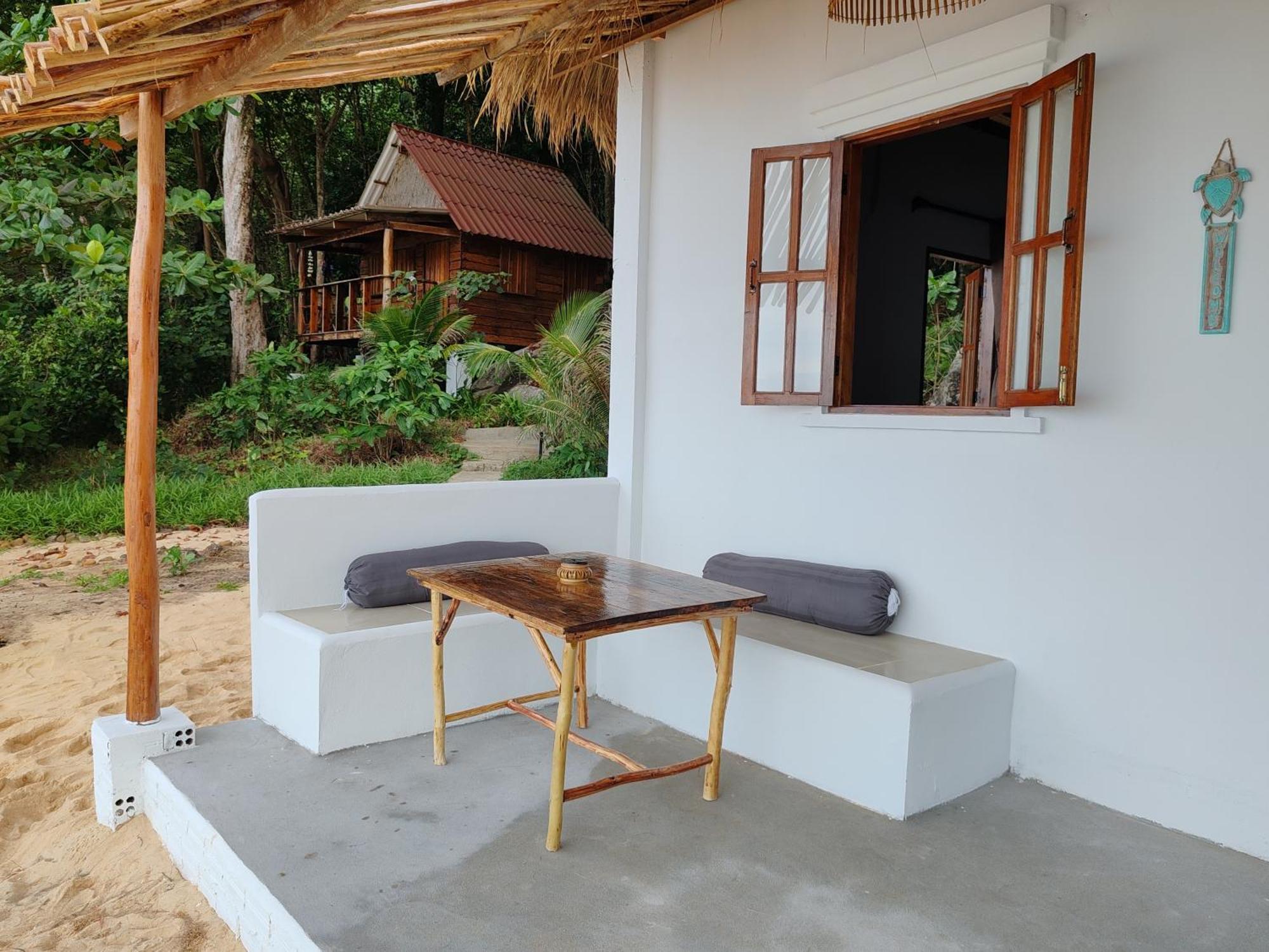 Kamaku Bungalows ロンサレム島 部屋 写真